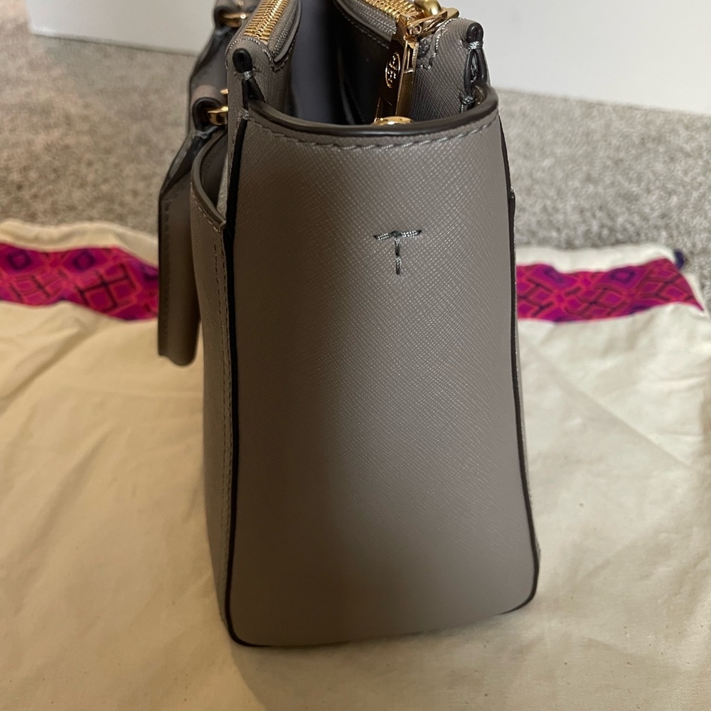 Tory Burch Robinson Small double zip tote - Picture 8 of 13